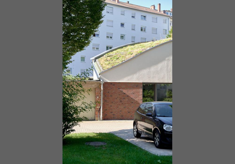 Gründach anstelle von Garagen