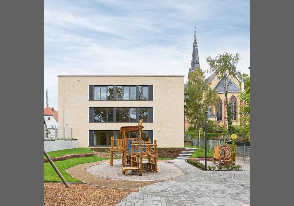 Gartenansicht mit Johanneskirche